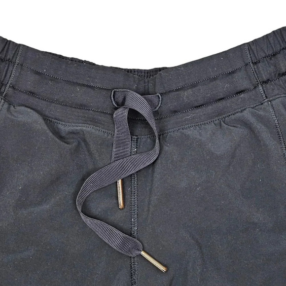 Lululemon Shorts Black Size 4 Mesh On Side Back Zip Pocket Hidden Inside Pocket - Picture 5 of 8